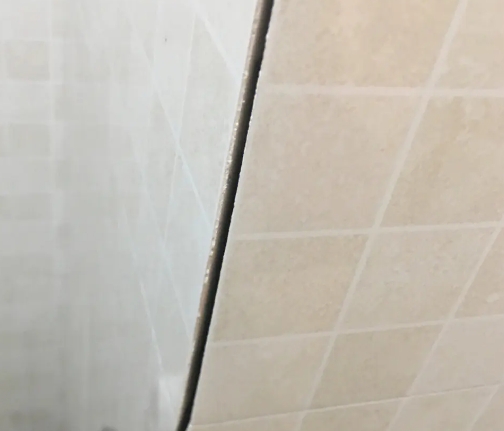 恩阳瓷砖空鼓维修公司分享阳台瓷砖脱落的修复过程可以分为以下几个步骤